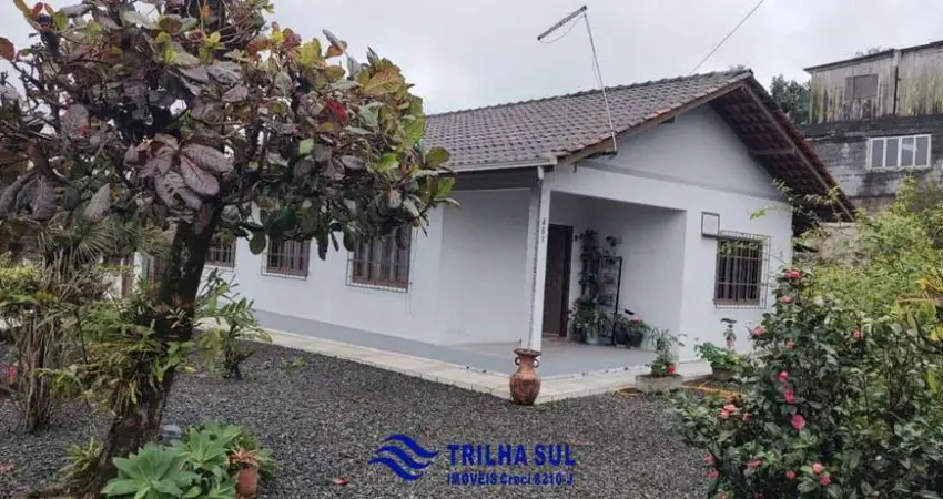 Casa com 3 quartos para alugar na Rua Palmeira das Missões, 481, Boehmerwald, Joinville