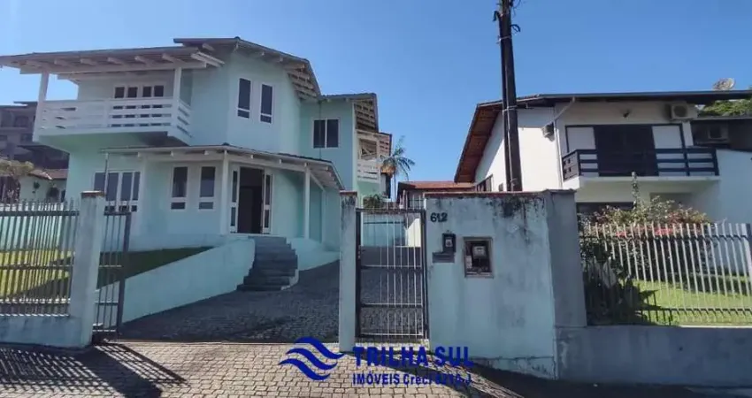 Casa com 5 quartos à venda na Travessa Chuí, Centro, Joinville