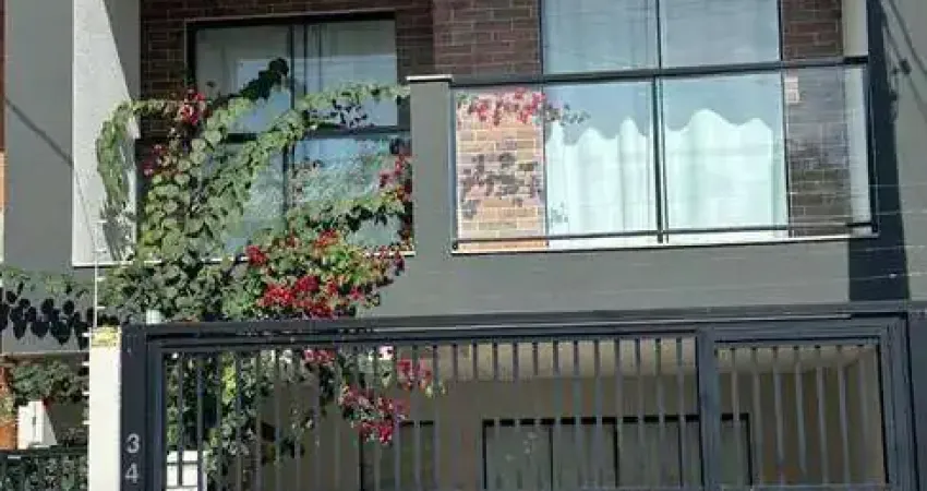 Sobrado seminovo a 550 metros da praia – conforto e praticidade em um só lugar!