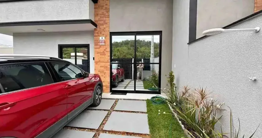 Casa de esquina em itajuba: 3 dormitórios, suíte e amplo espaço de terreno!