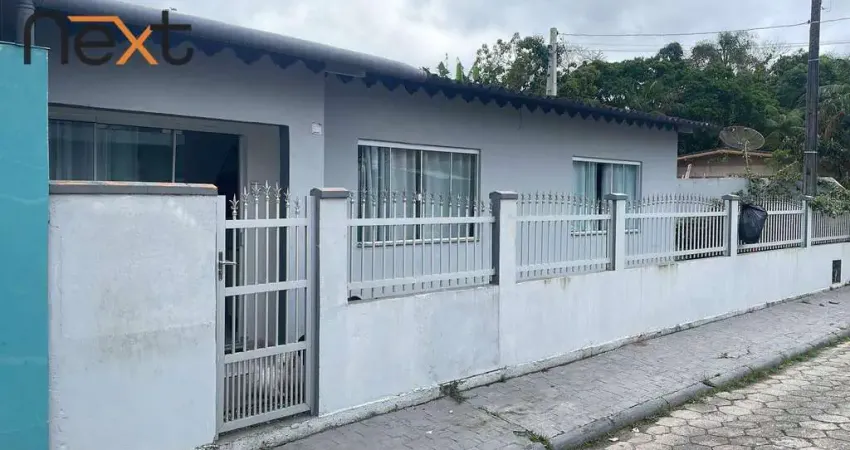 Oportunidade única de investimento em navegantes: duas casas no mesmo terreno!