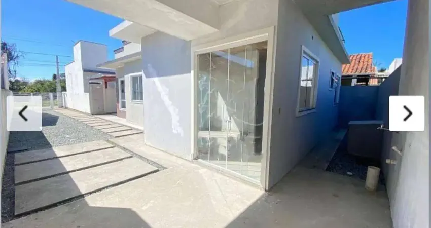 Casa aconchegante em itajuba, barra velha: 2 quartos, suíte e garagem para 2 carros!