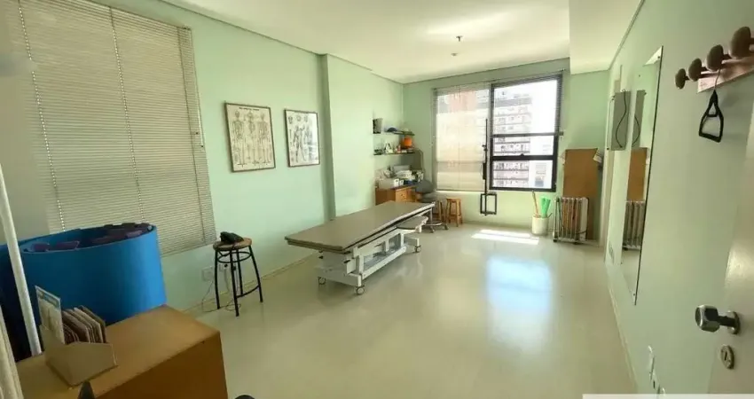 Vendo conjunto comercial, com 32 mts, ar condicionado, 2 lavabos e 1 vaga