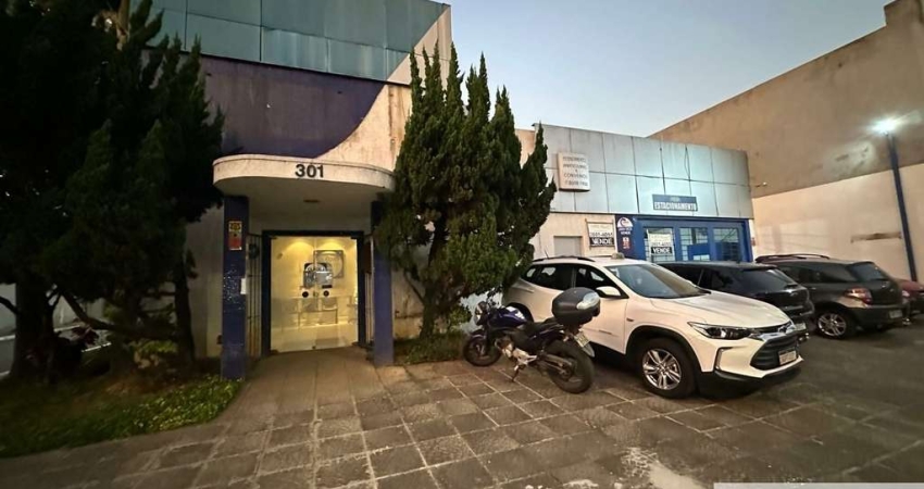 Vendo Prédio comercial, com 726 mts, de terreno e 415 mts de construção