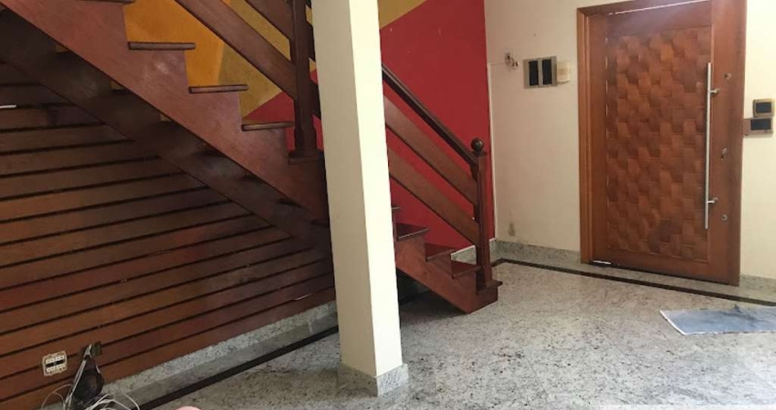 Bela Vista, ótimo sobrado em Vila Fechada com 3 quartos