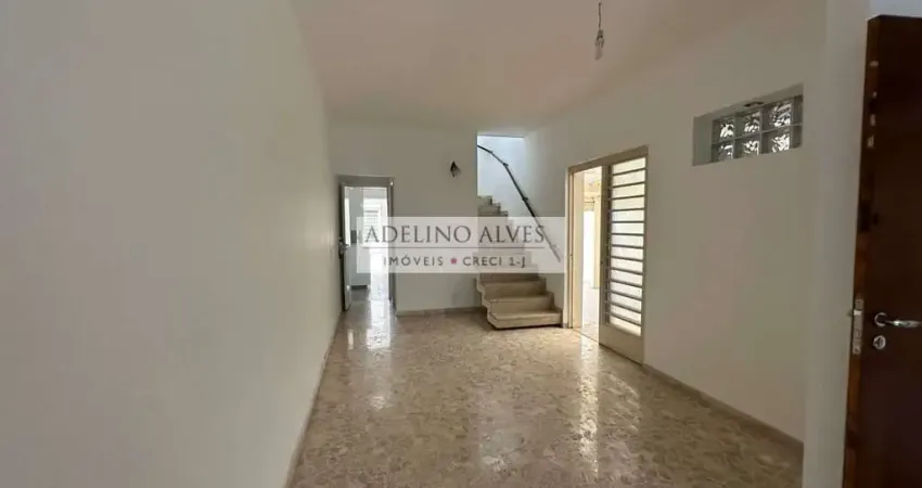 Venda e Locação Casa em rua tranquila Aclimação, ótima construção