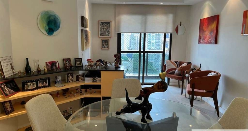 Apartamento reformado venda Moema Pássaros
