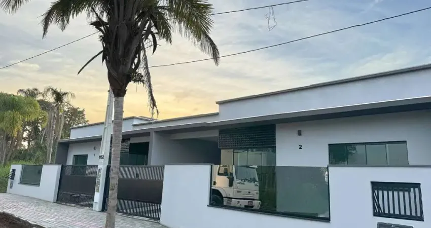 Casa para Venda em Balneário Piçarras, Itacolomi, 2 dormitórios, 1 suíte, 2 banheiros, 1 vaga