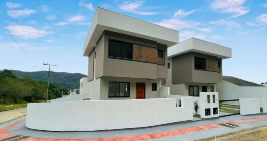 Sobrado de 3 dormitórios (1 suíte) no Caminho Novo - Palhoça/SC