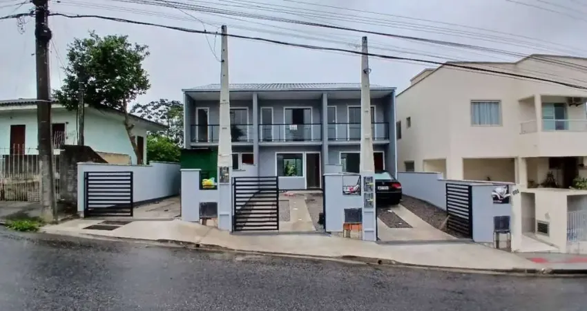 Sobrado de 2 dormitórios em Potecas - São José/SC