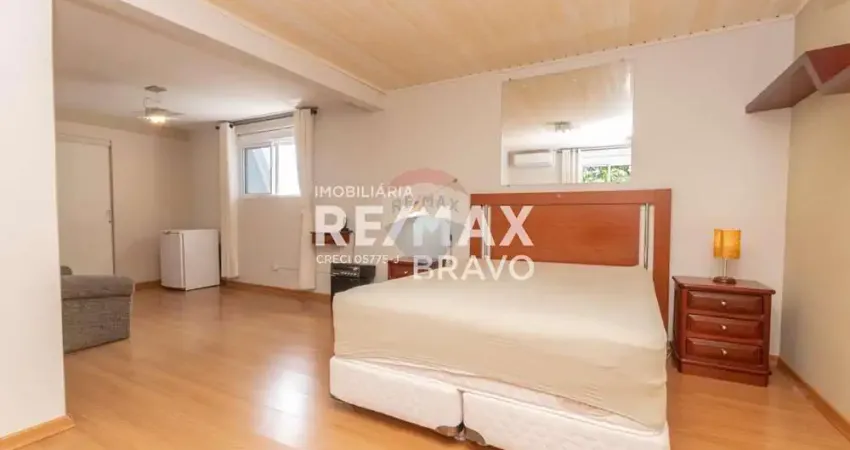 Sobrado com 240 m2 - 4 quartos (2 suítes) - 4 banheiros -3 vagas - Uberaba, Curitiba/PR