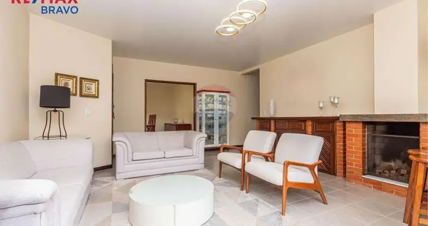 Casa térrea com amplo terreno no Guabirotuba em Curitiba