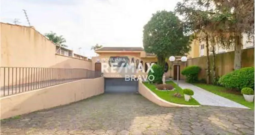 Casa térrea comercial, 374m² privativos, terreno de 1.046m², 9 vagas no Parolin – Curitiba