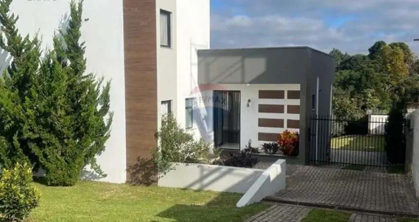 Casa em condominio fechado com 5 quartos e amplo jardim-