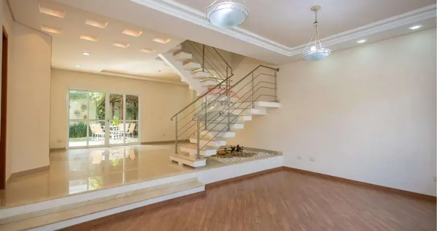 Casa em condomínio em frente a apcef/pr – 244 m2 – 3 quartos (1 suíte e 1 demi-suíte) – 2 vagas – uberaba - curitiba/pr