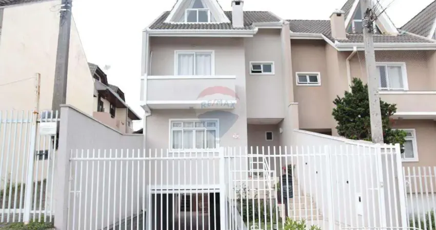 Sobrado quadriplex espaçoso com 229m2, 04 quartos, 03 vagas de garagem, com quintal no bairro jardim das américas em curitiba