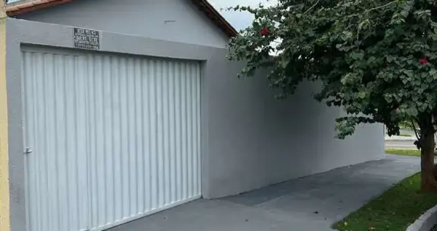 Casa de Esquina com 2 Quartos, Suíte e Amplo Quintal no Solar Monte Cristo