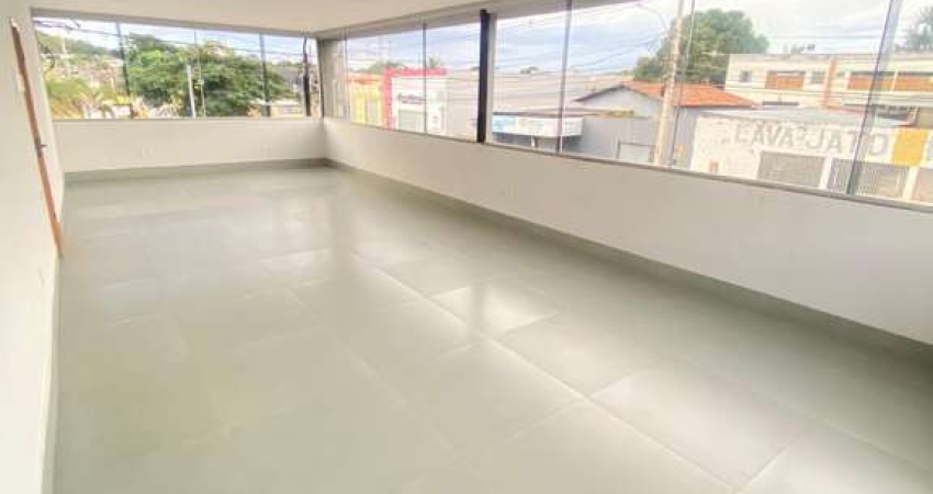 Sala comercial com copa e banheiro na Av. José Carneiro 