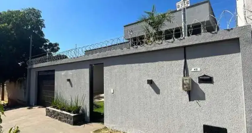 Casa Alto Padrão com 3 Suítes, Piscina e Acabamento de Luxo no Bairro Alvorada