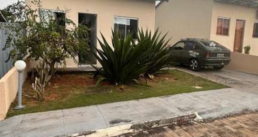 Casa 2 Quartos em Condomínio Fechado no Vale das Brisas