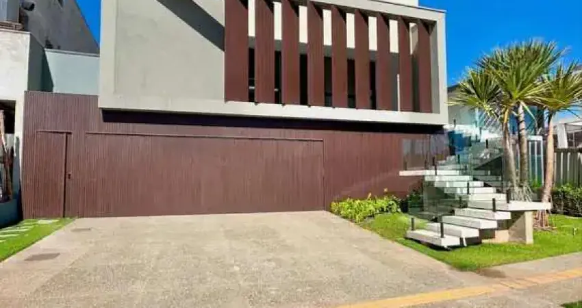 Casa de alto padrão com 5 suítes, elevador e piscina no Jardins Itália