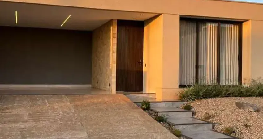 Casa de alto padrão no jardins capri – 3 suítes e piscina aquecida