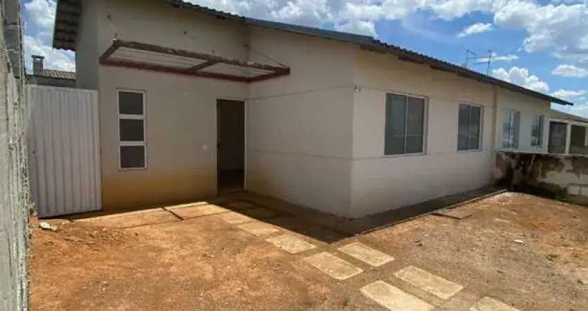 Casa com 3 quartos e garagem para 2 carros disponível para locação