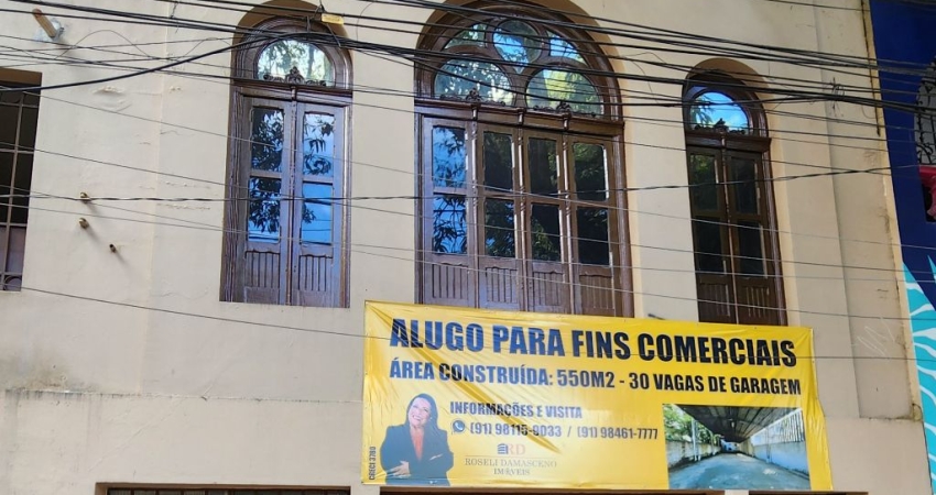 Casa para fins comerciais, 3 pavimentos 30 vagas de garagem com 4/4, 4 salas, Nazaré