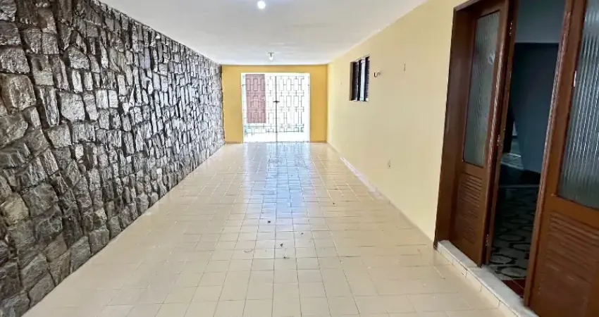 Casa ampla em candelária – 3 quartos (2 suítes), próximo à oab – r$ 350 mil