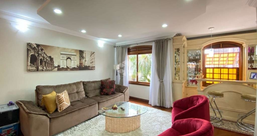 CASA COM 4 QUARTOS E ÁREA GOURMET COM PISCINA À VENDA 322m2