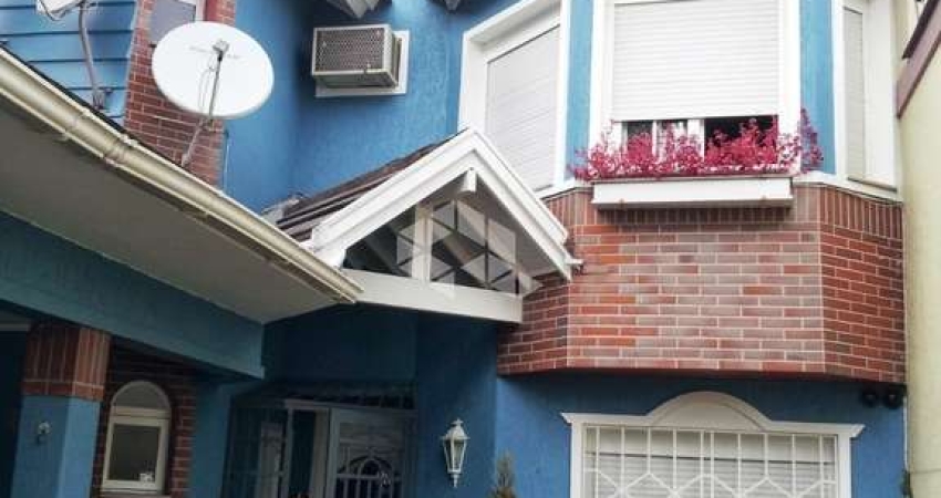 Casa de 3 dormitórios no bairro Cristo Redentor