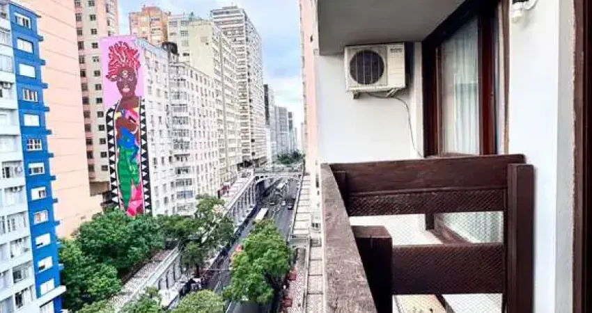 Apartamento um quarto, com sacada e vista pro Guaíba, no Centro Histórico