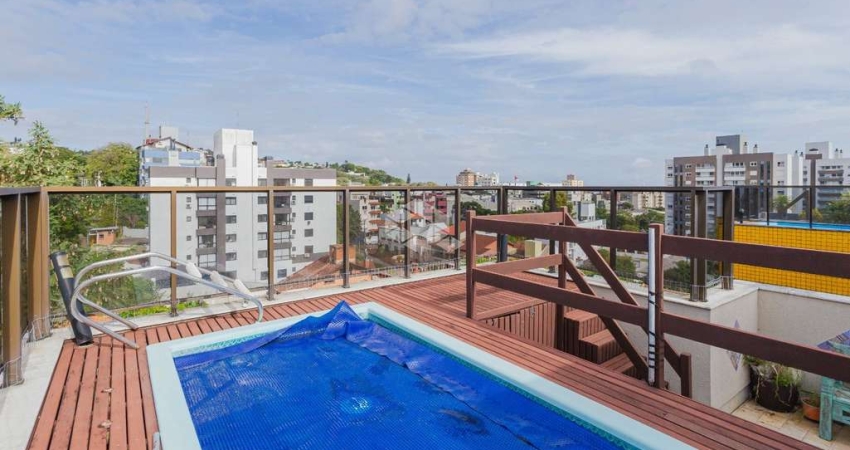 Cobertura no Menino Deus, com piscina e espaço gourmet com lareira