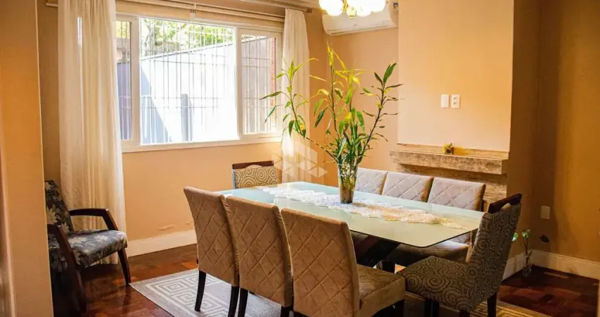 Casa de 04 dormitórios e 03 vagas com 178m² no bairro cristo redentor em poa.