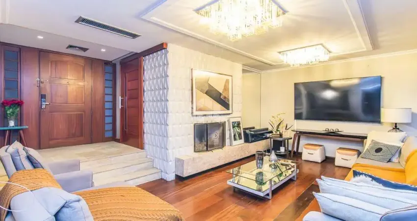 Cobertura espetacular com piscina privativa e 3 vagas, no coração do moinhos