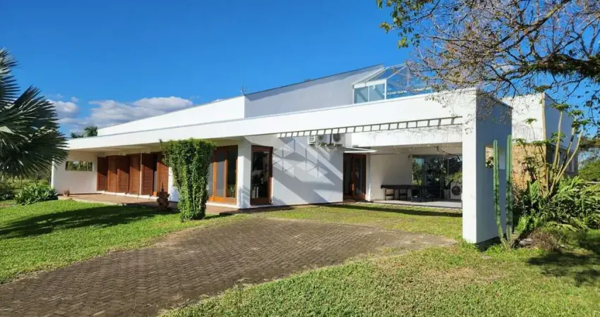 CASA CONDOMIMIO 4 QUARTOS SENDO 2 SUÍTES, PISCINA C AQUEC SOLAR 310m2