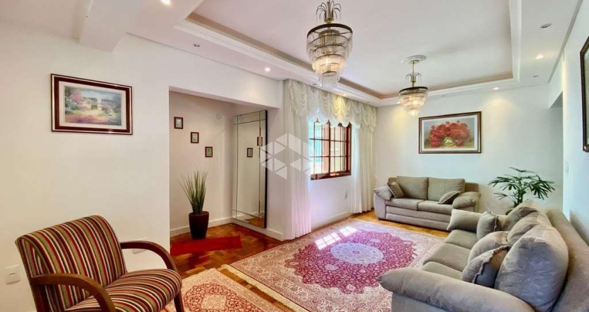 CASA SOBRADO DE 3 DORMITÓRIOS  COM CHURRASQUEIRA E LAREIRA COM 4 VAGAS A VENDA NA VILA IPIRANGA