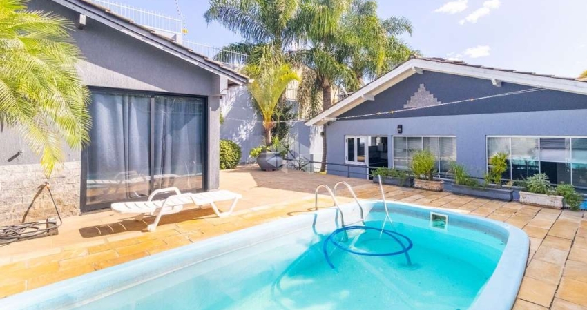 Casa com 3 dormitórios, 2 suítes e 3 vagas no bairro Jardim Planalto em Porto Alegre-RS!