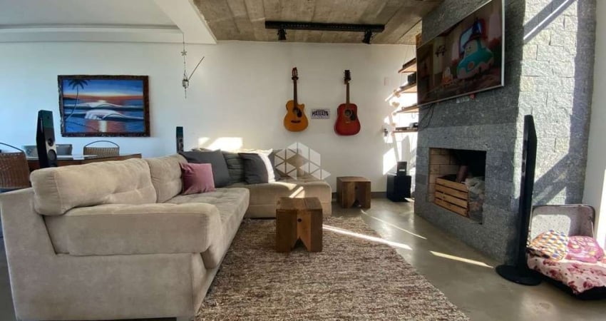 Casa 3 Dormitórios com piscina no Residencial Verdes Campos em Porto Alegre
