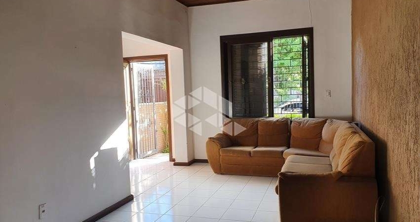 Casas sobrados com 2 casas independentes em um terreno no bairro Glória
