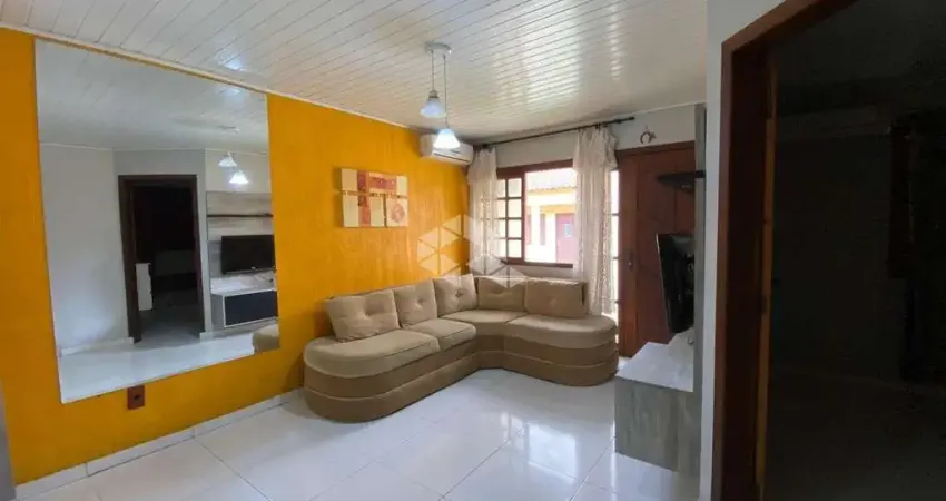Casa em condomínio com 2 quartos, 1 vaga coberta, no bairro Vila Cachoeirinha, Cachoeirinha