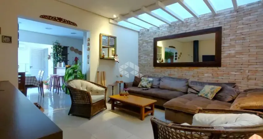 CASA TÉRREA COM 4 DORMITÓRIOS MAIS APARTAMENTO NOS FUNDOS