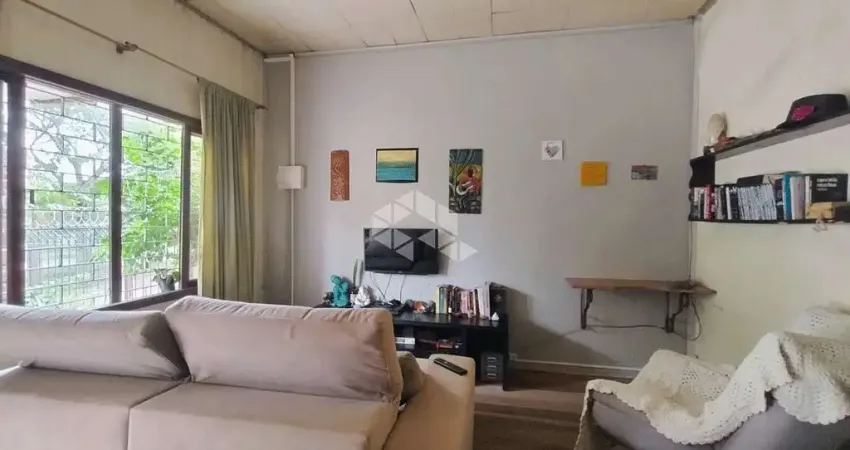 Casa em terreno PLANO de 400 m² a venda no Bairro Jardim Itú - Porto Alegre/RS
