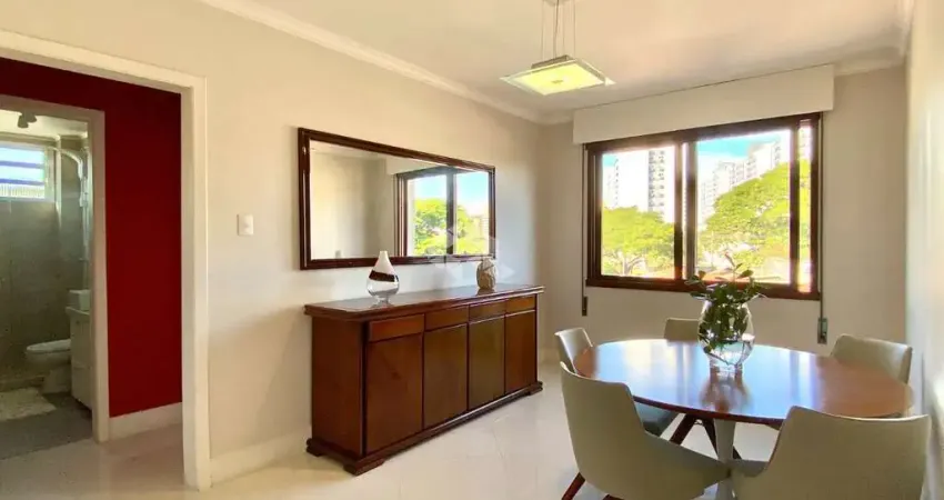 APARTAMENTO REFORMADO COM 2 DORMITÓRIOS, 2 BANHEIROS E VAGA COBERTA EM PORTO ALEGRE