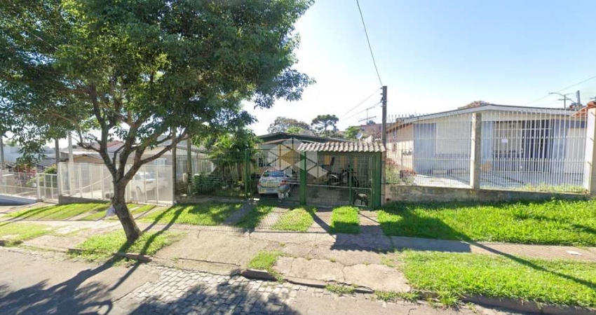 Casa semi-nova com 2 suítes e 2 vagas no Jardim Leopoldina