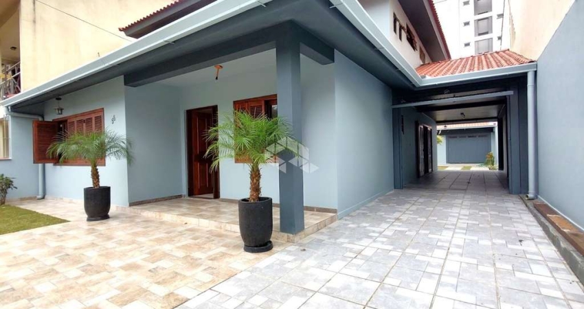 Casa, 4 dormitórios, com 292m², pátio, Jardim Planalto, Porto Alegre