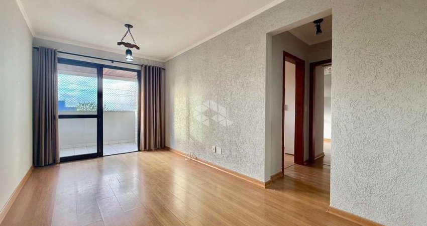 Apartamento com sacada e churrasqueira, 2 dormitórios e 1 vaga no bairro São Sebastião