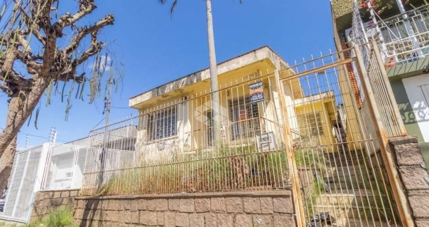 Casa com 4 quartos sendo 1 suíte, 3 banheiros, 3 vagas no bairro Sarandi