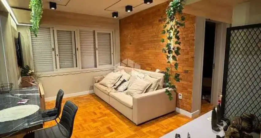 Apartamento todo reformado, com 2 dormitórios, 1 vaga de garagem, próximo a Avenida dona Adda Mascarenha de Moraes