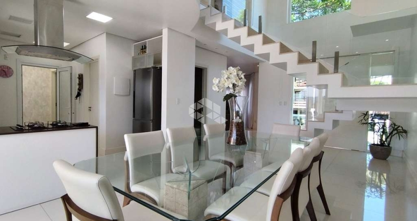 CASA COM 4 QUARTOS, 5 BANHEIROS, 4 VAGAS NO JARDIM  LINDÓIA